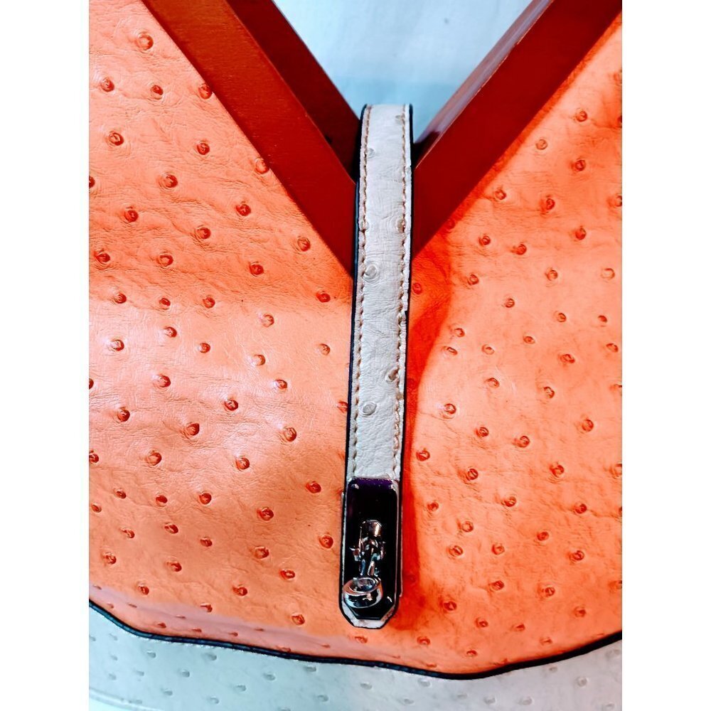 Hananel Wood Handle Tote Purse - Picture 11 of 12